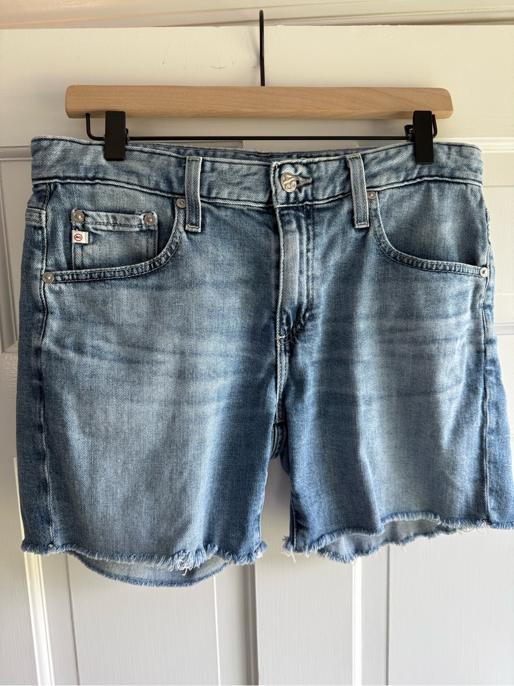 AG Adriano Goldschmied Becke Relaxed Slim Shorts 27 Light Wash Raw Hem